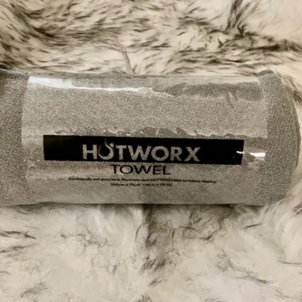 NEW Hotworx Towel